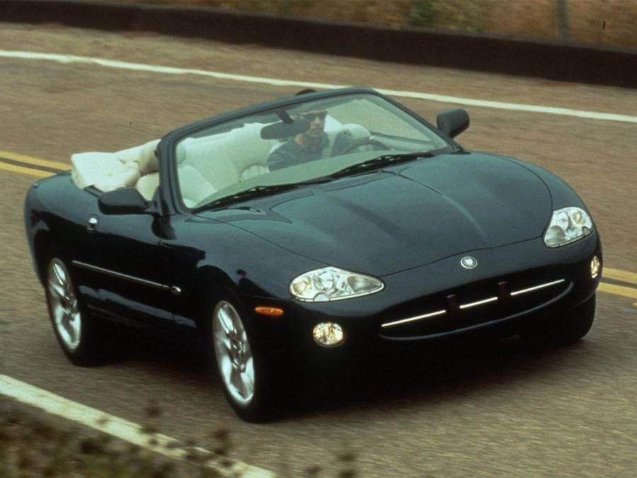  Jaguar XK8 Convertible 1996 года  (фото 5 из 21)